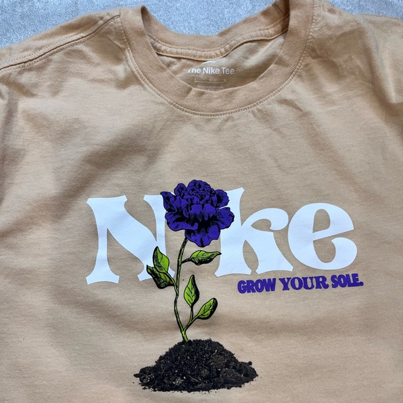 Adult Unisex Nike Tee - Picture 2 of 4